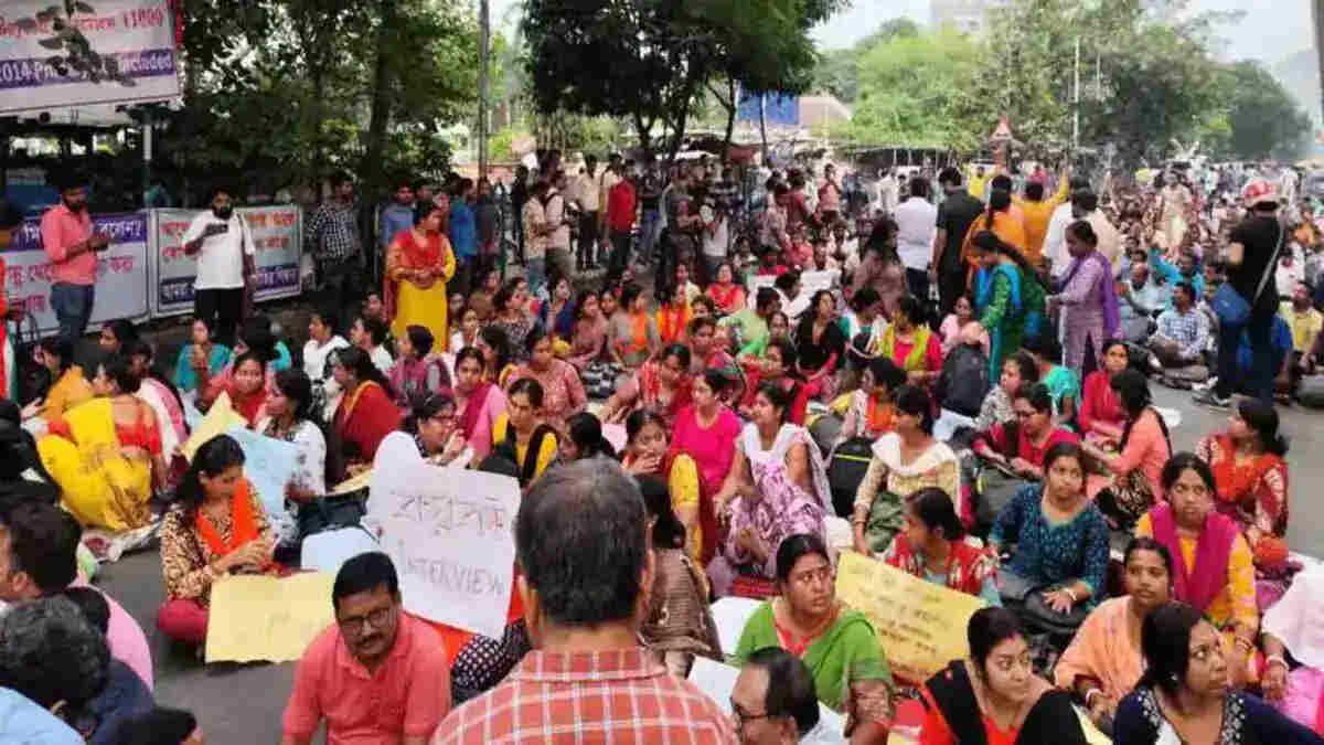 Protestors continued a sit-in outside the Bikash Bhavan throughout the night. (Image: Wikimediacommons)
